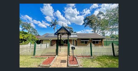 Comfortable 3 Bedroom Home with Swimming Pool! - Photo 3