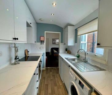 West End Bed Student House // Sept, LN1 - Photo 6