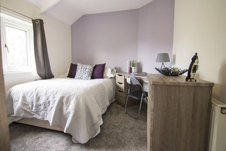 7 STANMORE GROVE Leeds - LS4 2RJ - Photo 3