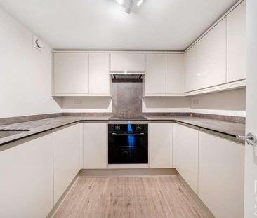 Grosvenor Road, Aldershot, GU11 - Photo 6