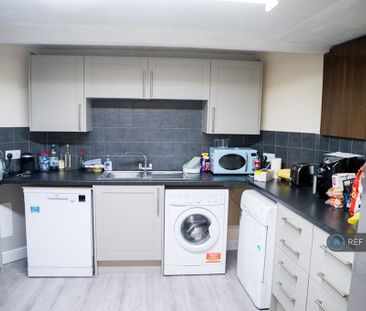 1 bedroom in a house share to rent - Photo 3