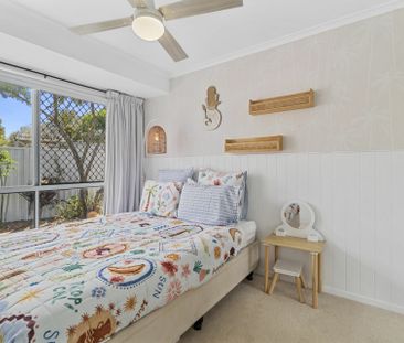 FULLY FURNISHED FOUR BEDROOM WATERFRONT HOME WITH POOL - SIX MONTH ... - Photo 5