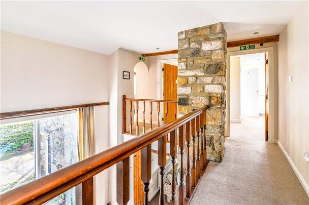 4 bedroom end of terrace house to rent - Photo 1