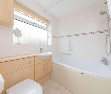 Bowyer Crescent, Wokingham, RG40 - Photo 1