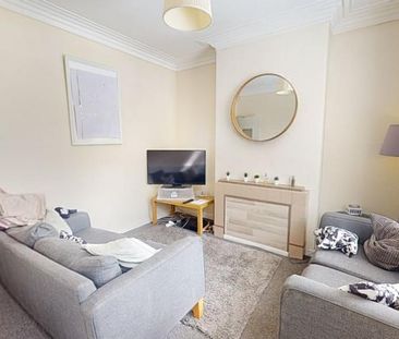 4 bedroom terraced house to rent - Photo 1