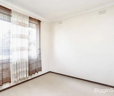 Three Bedroom Gem in Sought-After Glen Waverley Location - Photo 6