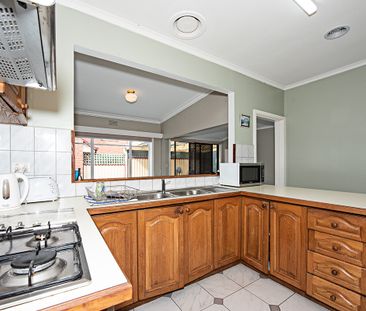 38 Denver Street, Bentleigh East VIC 3165 - House For Rent | Domain - Photo 2