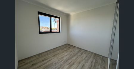 Newly renovated 3 Bedroom Townhouse in the Heart of Hurlstone Park! - Photo 5