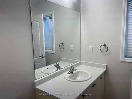 Detached Home For Lease | X7382158 - Photo 4