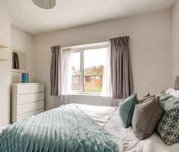4 Bed Semi-Detached House, Bevendean Crescent, BN2 - Photo 5