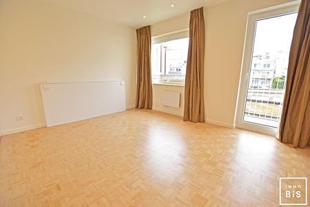 Subliem gerenoveerd appartement met uitgestrekt zicht in centrum Knokke! - Photo 2