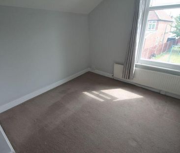 4 bedroom semi-detached house to rent - Photo 4