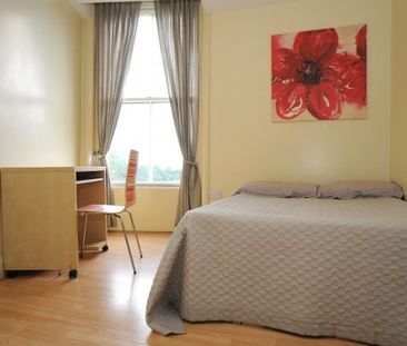 MODERN STUDENT 4 BEDROOM TERRACE NR TOWN CENTRE WITH UTILITES INCLUDED - Photo 1