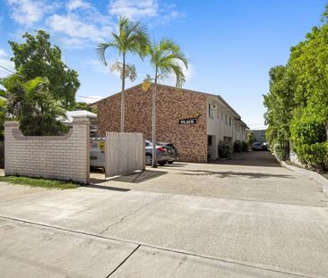 SPACIOUS 3 BEDROOM TOWNHOUSE IN WEST END - Photo 6