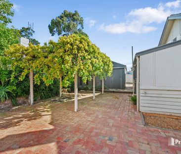 CHARMING PERIOD HOME – WALKING DISTANCE TO BENDIGO HOSPITAL - Photo 6