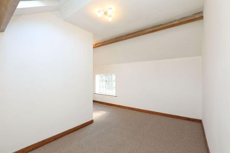 3 bedroom coach house to rent - Photo 2