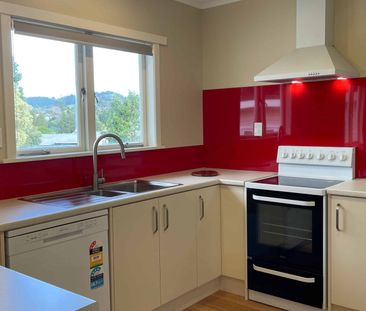 Beautiful Family Home Offering Space & Convenience - Photo 3