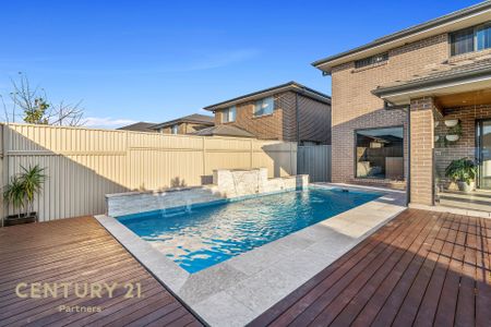 Luxurious Family Home with Inground Swimming Pool - Photo 3