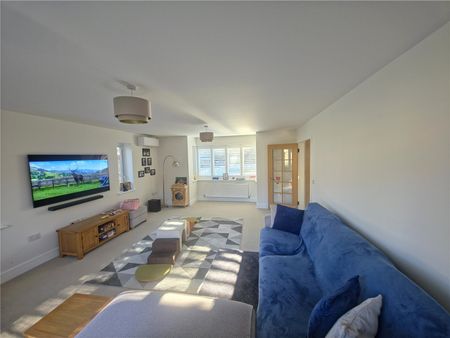 Lulworth Place, Epsom, Surrey, KT19 8GQ - Photo 3