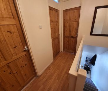 3 bedroom Terraced for rent - Photo 3