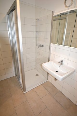 Kompakte, helle 2 Zimmer Wohnung mit Einbauküche und 2 Balkonen - Foto 2