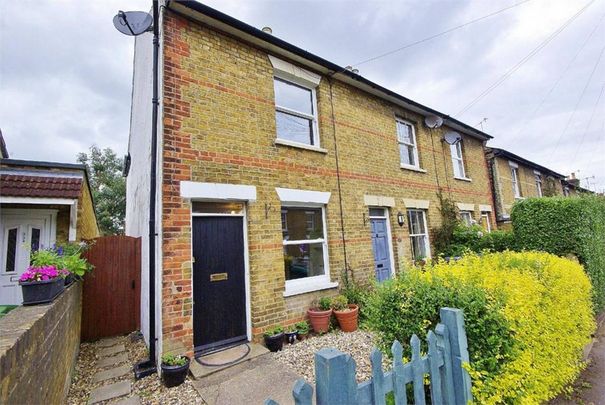 2 bedroom end of terrace house to rent - Photo 1