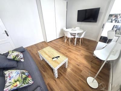 Bright furnished apartment with elevator for rent in Lavapiés neighborhood - Photo 2
