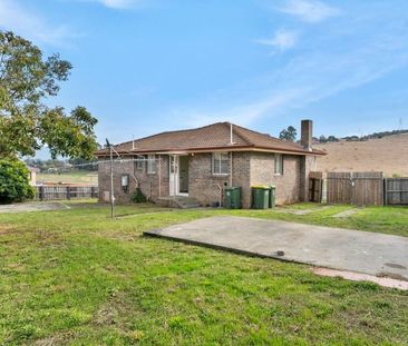 Convenient Family Home - Photo 2