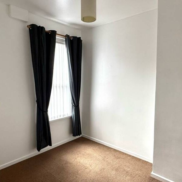 Partly Furnished 2 Bedroom Terrace - Photo 1