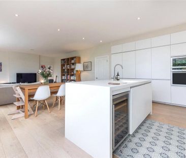 3 bedroom flat to rent - Photo 4