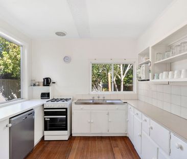Perfectly located in the heart of Barwon Heads - Photo 3