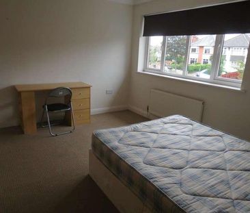 Bedroom Detached House In Winton, BH9 - Photo 2