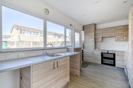 3 bedroom semi-detached house to rent - Photo 5