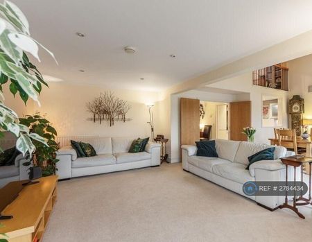 3 bedroom penthouse to rent - Photo 2