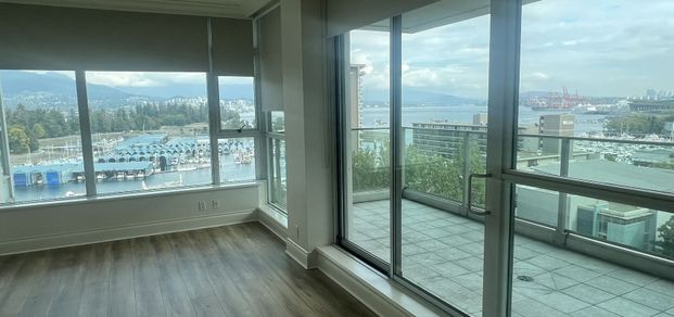 Coal Harbour Waterfront extra large 3 bedroom condo 2 Parking - Photo 1