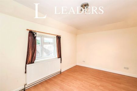 4 bedroom house to rent Littlepark Avenue, Havant, Hampshire, PO9 - Photo 3