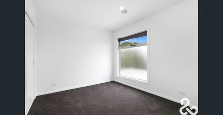 MODERN TOWNHOUSE STYLISH AND SOPHISTICATED - Photo 2