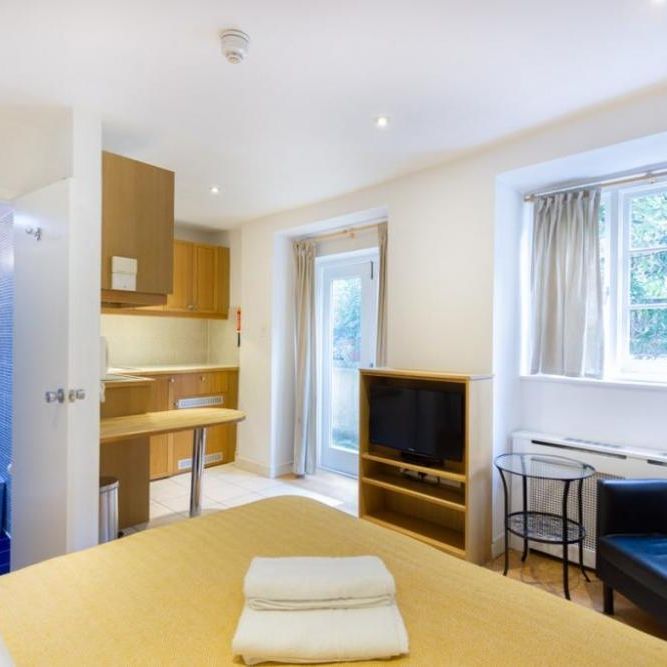 Studio to rent - Photo 1