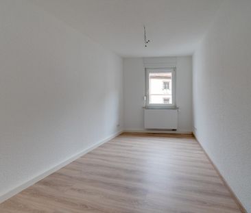 Erstbezug nach Kernsanierung – Stilvolle 4-Zimmer-Wohnung mit überd... - Photo 6