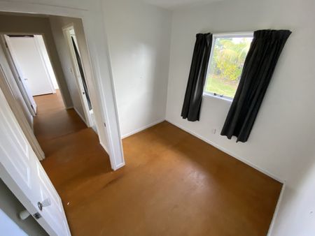 CLENDON PARK, 3 BEDROOMS - Photo 2