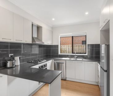 Immaculate 3 Bedroom Home - Photo 5