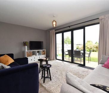 2 bedroom end of terrace house to rent - Photo 3