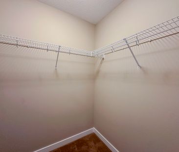 Modern 3 Bedroom Townhouse In Panatella | Garage | Fireplace - Photo 5