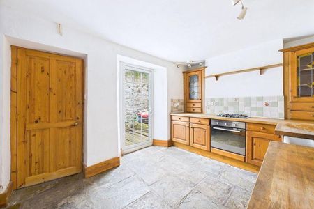 2 bedroom semi-detached house to rent - Photo 2
