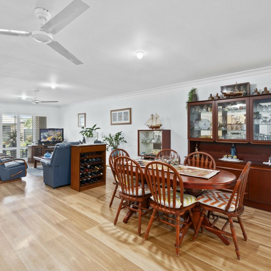 SINGLE LEVEL DUPLEX WITH SWIMMING POOL IN COMPLEX - Photo 1