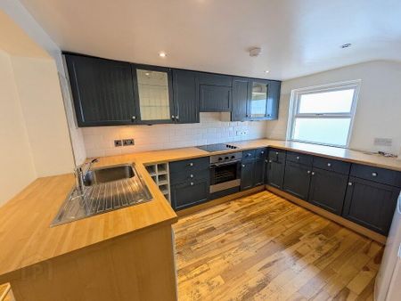 35 Groomsport Road, Bangor, BT20 5LW - Photo 2