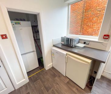 6 Bedroom House To Rent in Winton - £3,000 pcm Tenancy Info - Photo 4