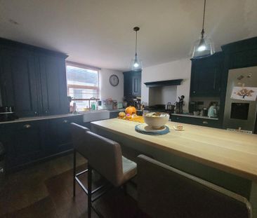 4 bedroom terraced house to rent - Photo 6