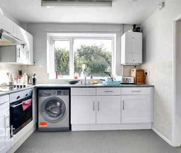 1 bedroom in a house share to rent - Photo 3