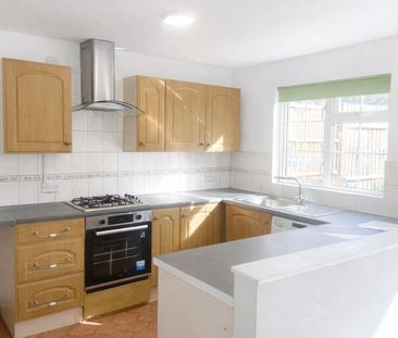 Coxdean, Epsom, Surrey, KT18 5TH - Photo 4